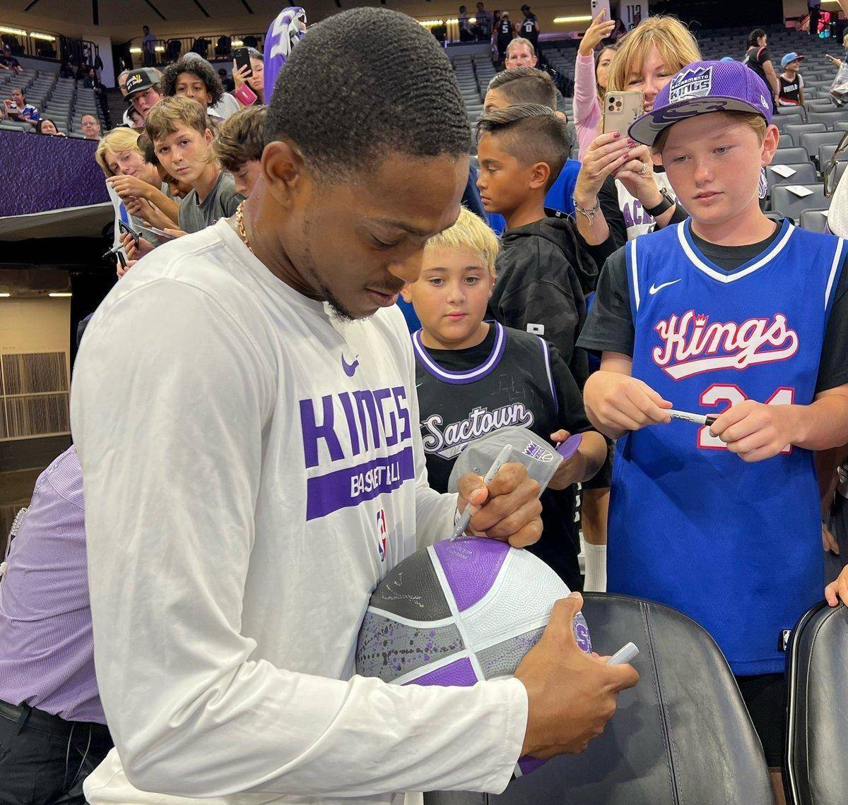 包含集结日体能课后,纽卡斯尔临场应变备战NBA季后赛,引发热议,临场指挥获称赞的词条 包含集结日体能课后,纽卡斯尔临场应变备战NBA季后赛,引发热议,临场指挥获称赞的词条